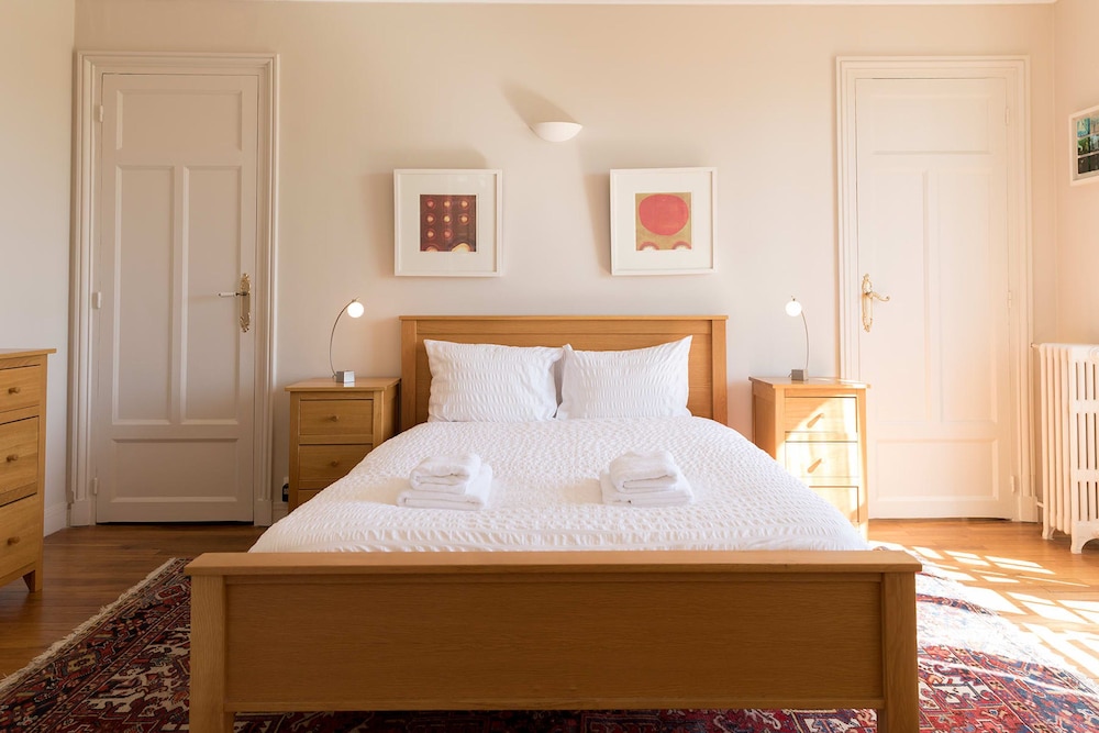 Eiffel Park Peaceful 1 Bedroom Apt Near the Eiffel Tower