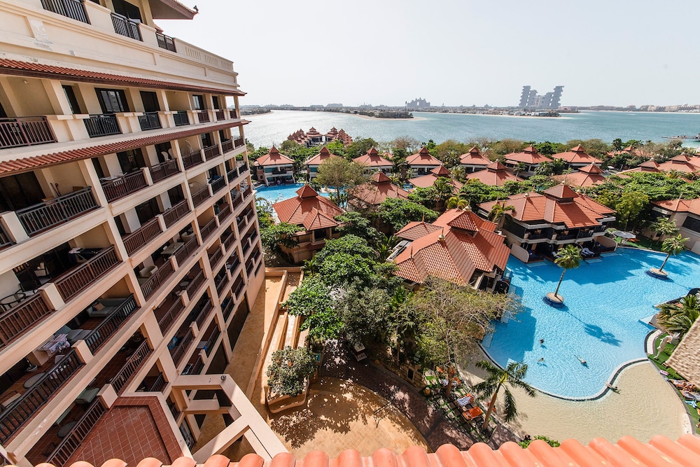 Exotic Apartments at Royal Amwaj
