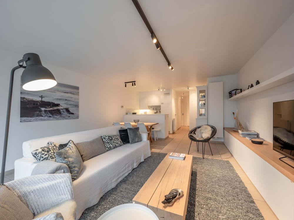 Apartment Near Albert Beach With Terrace