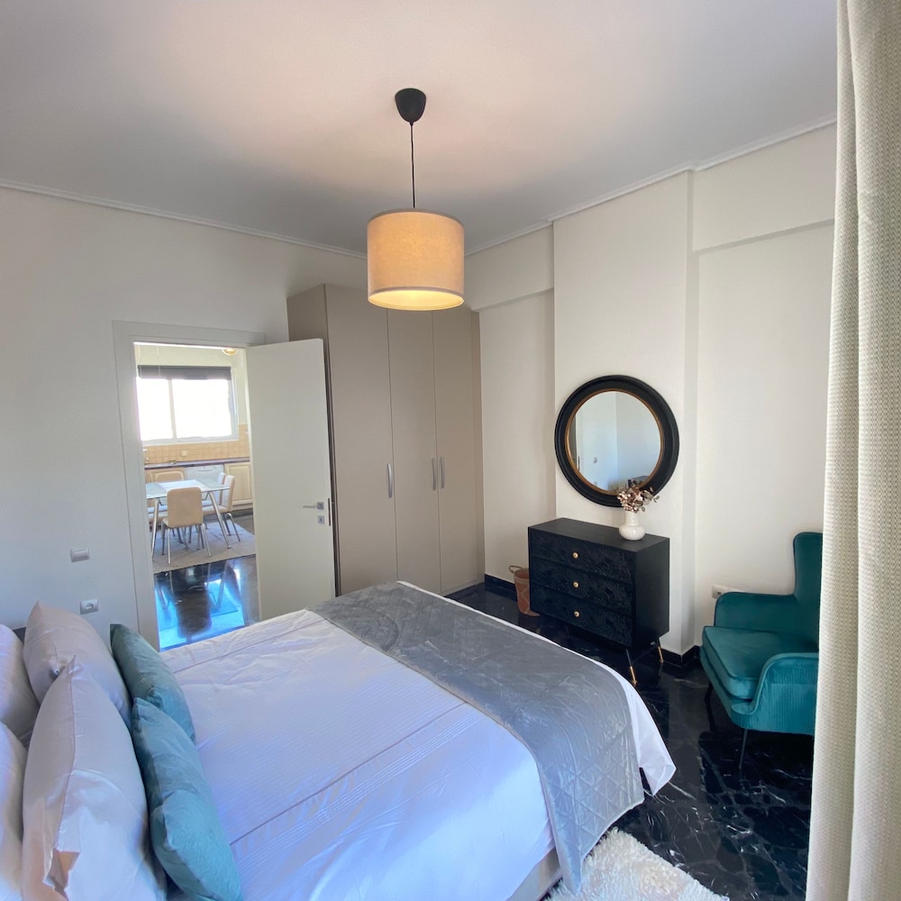 Spacious Glyfada Golf 4BR -near Beach Shops