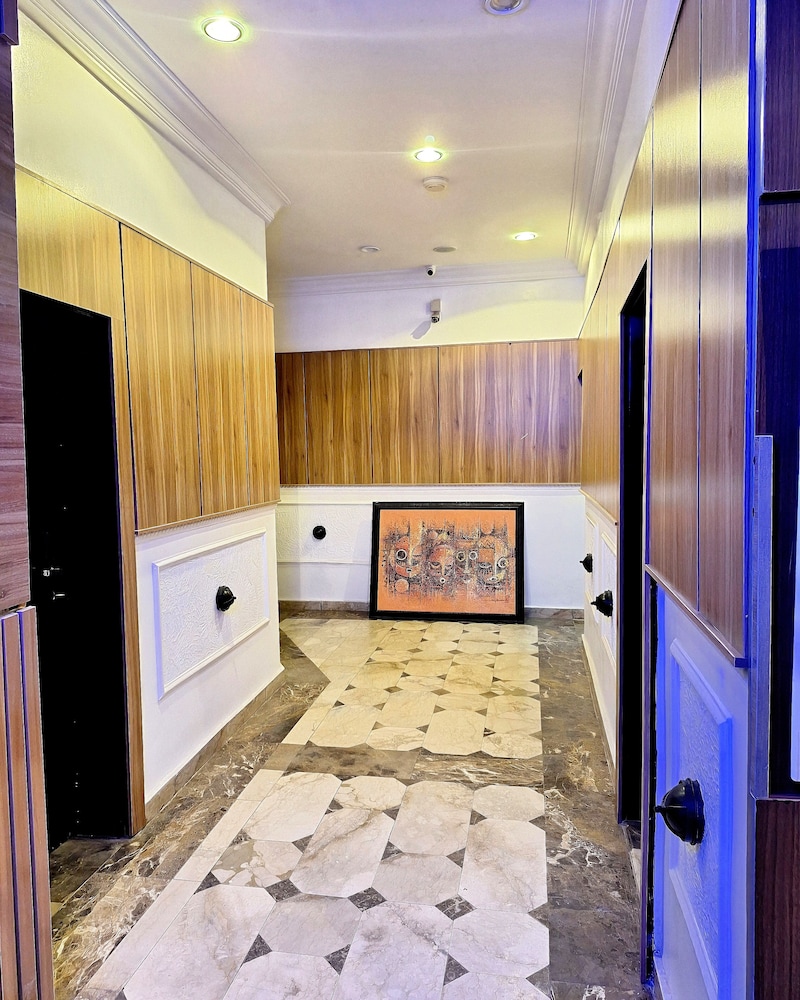 Luxxe Suites By Almond