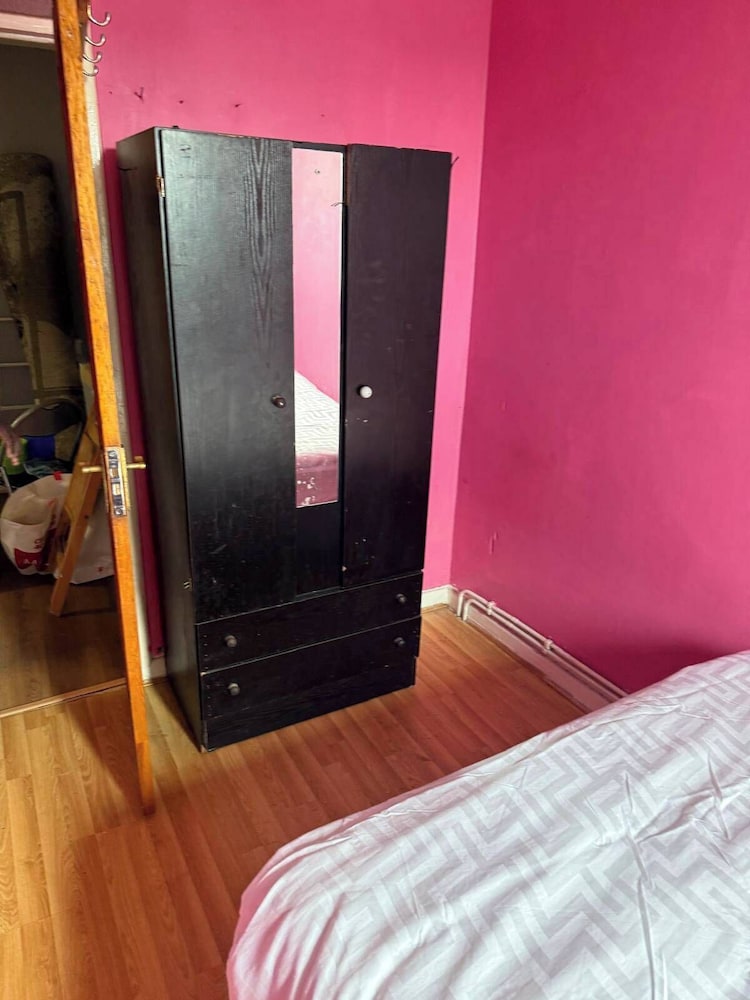 6 Guests - 3 Bedrooms - Close to London Center