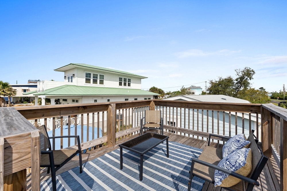 Pet Friendly Beach House - Hakuna Matata