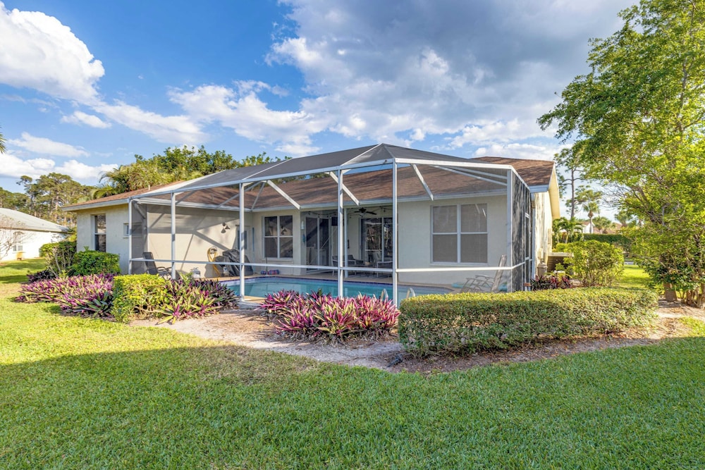 Private Pool, Pond Views, & Bonus Lounge in Gated Naples Community Drive to Dining & Sand