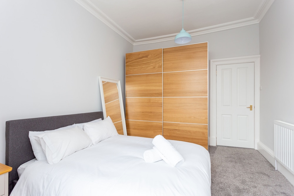 Silver Lining - Luxury New Town Apartment view 2