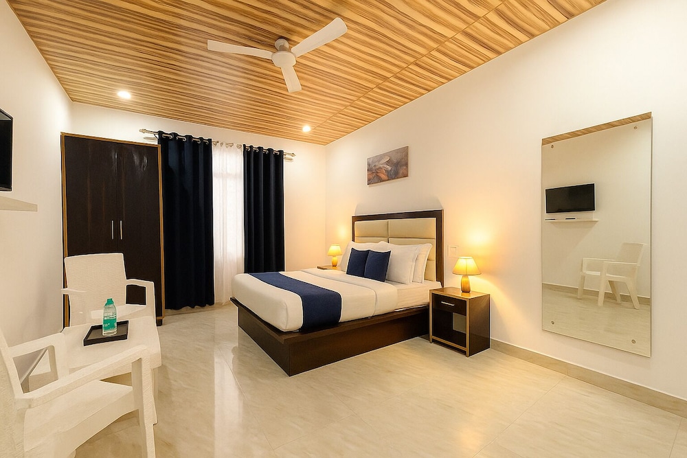 Hotel Shiva Lake - Near Mussoorie Lake