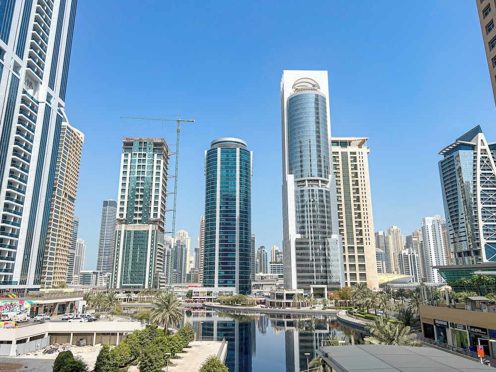 Cosmos Living 1 BR Suite Near Dubai Mari