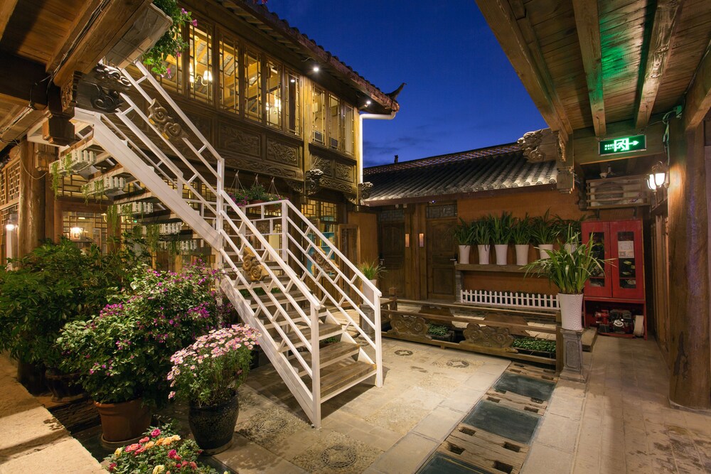 Hua Zhu Fansu Yunju Homestay