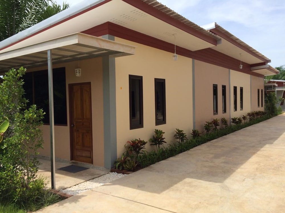 Hotel Banana Place Resort - Image 1