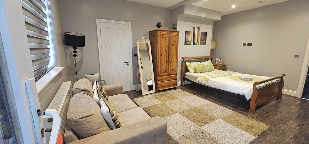 Inviting 1-bed Apartment in Dartford view 4