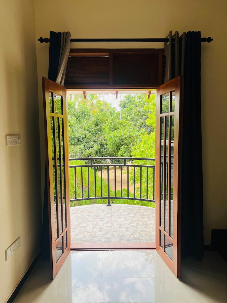 Yala Mangora Inn