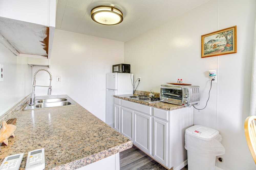 4 Mi to Rio Grande: Bosque Farms Home w/ Patio!