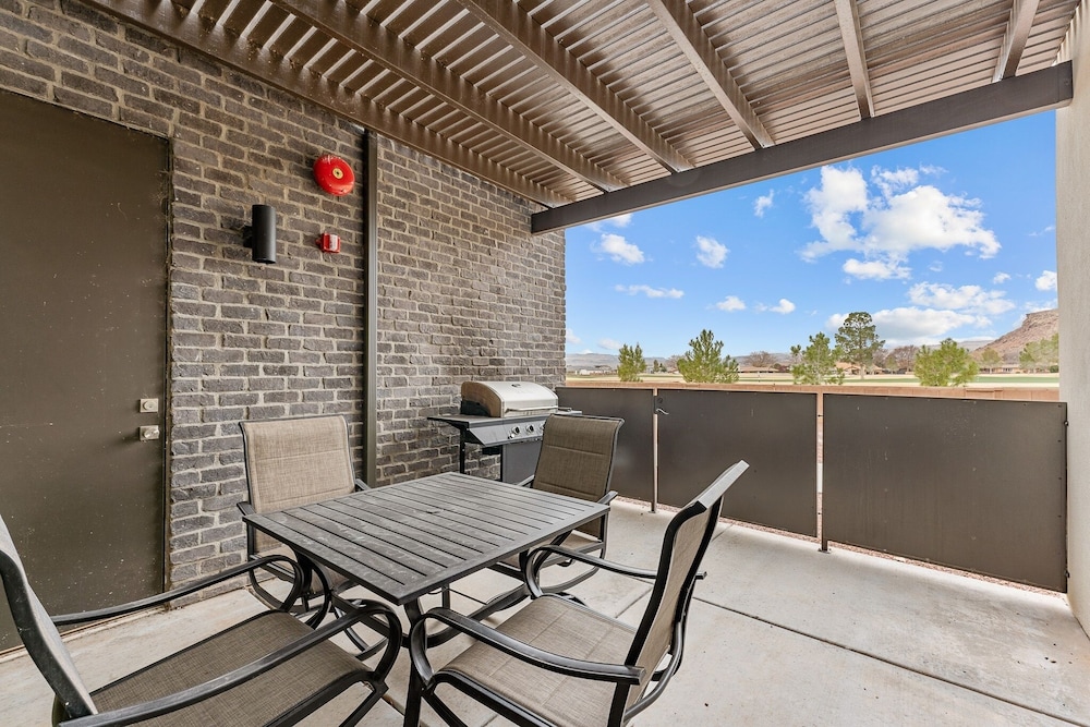 Villa #33 At Bloomington Country Club 3 Bedroom Condo
