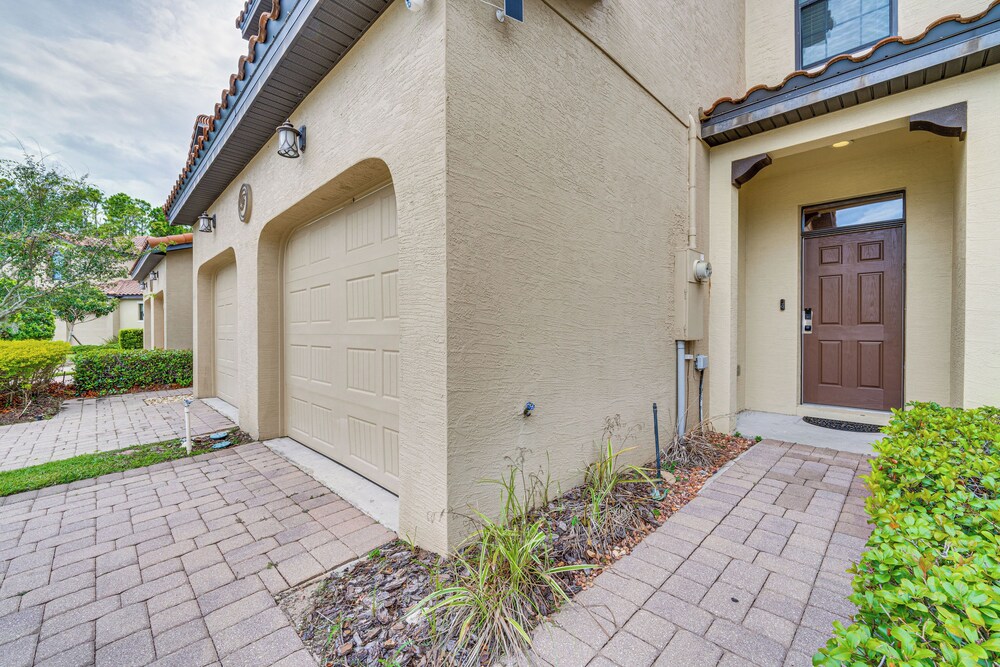 7 Mi to Disney: Davenport Townhome w/ Patio & Pool