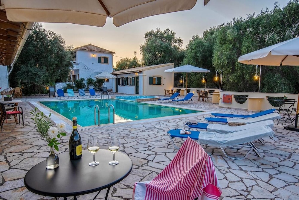 Olympia Paxos Apartment