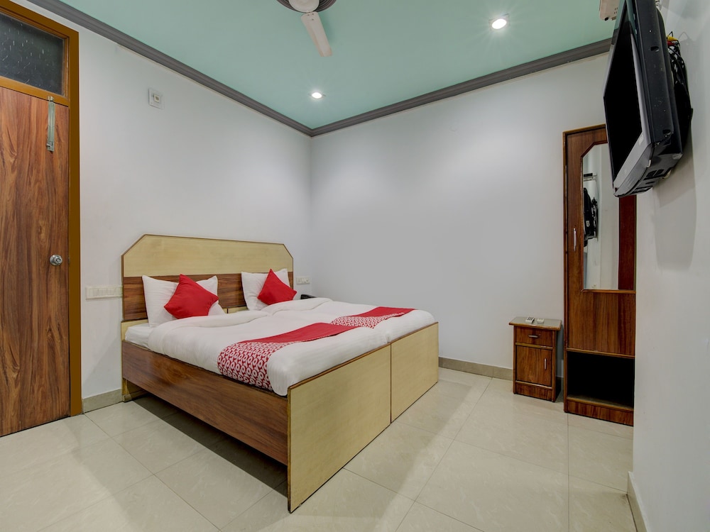 OYO 4275 Hotel Sunraj Residency - Property Image 13