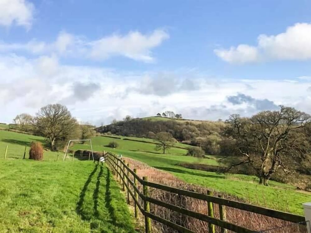 Ffynnonlwyd Cottage view 4