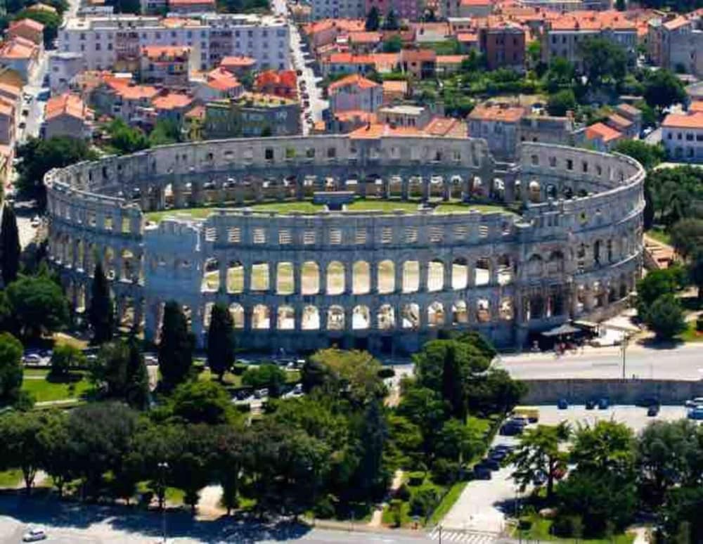 City Center Appartment Near Arena-pula view 5