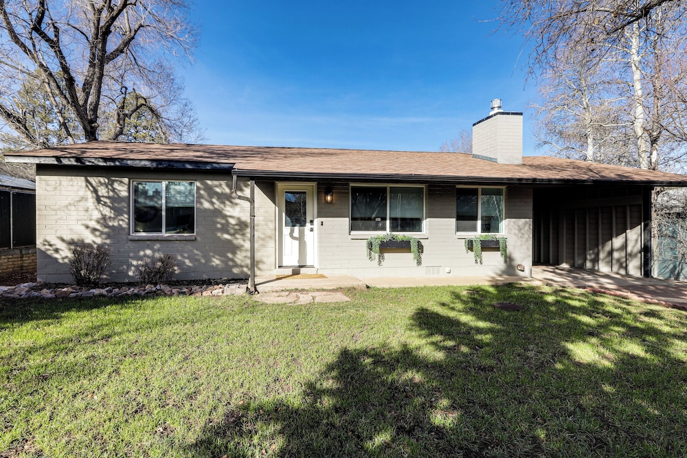 Near NAU & Dtwn! Kid-friendly Flagstaff Retreat