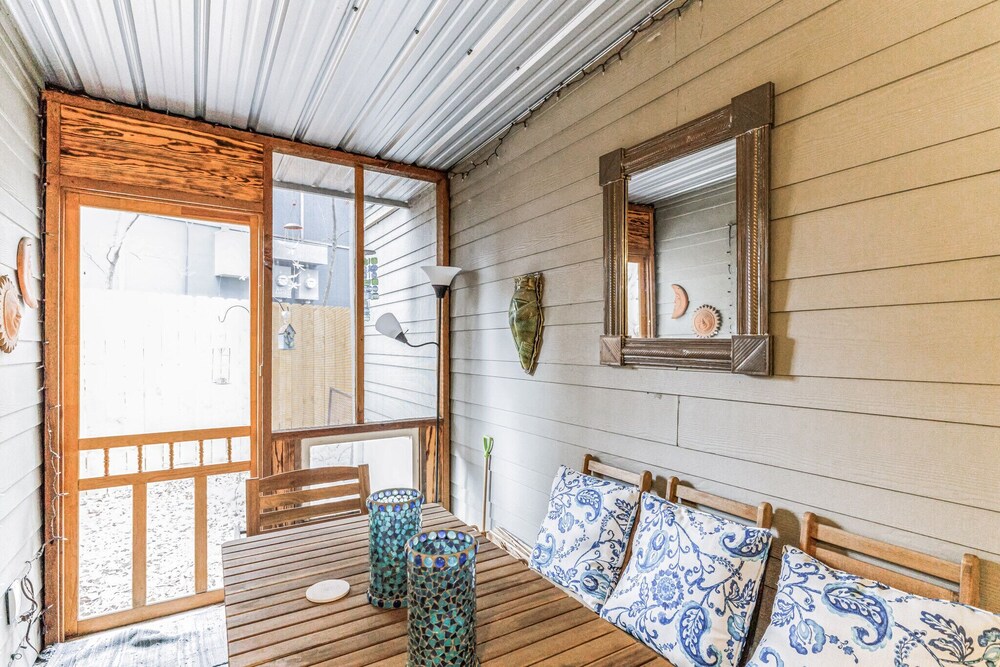 Cozy Retreat in Central East Austin - Image 3