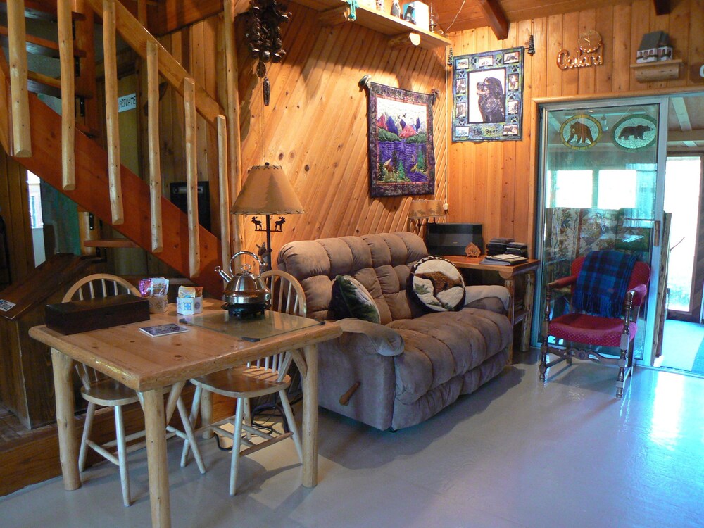 Smoky Bear Ranch Bed & Breakfast & Cabins