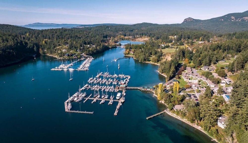 Deer Harbor Cottages