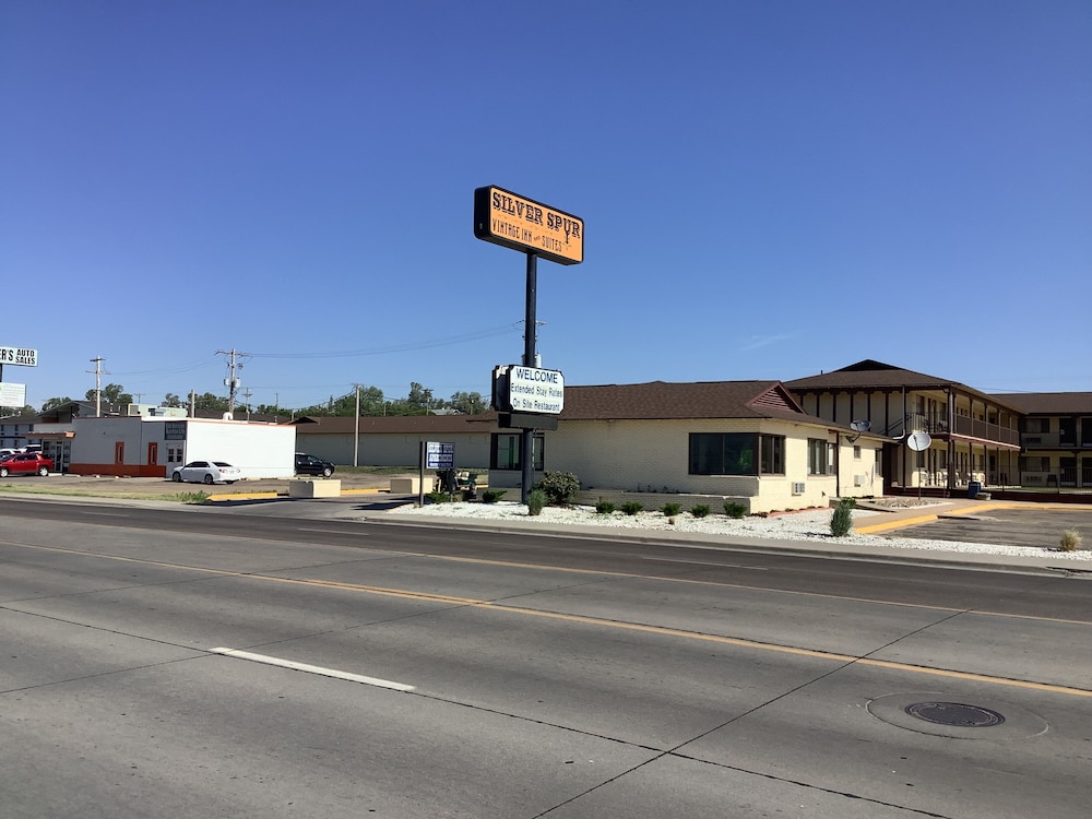 Dodge City Vacations - Silver Spur Vintage Inn  Suites - Property Image 1