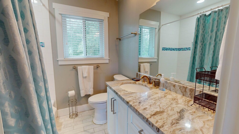 Clubhouse Cottage 5 Bedroom Home