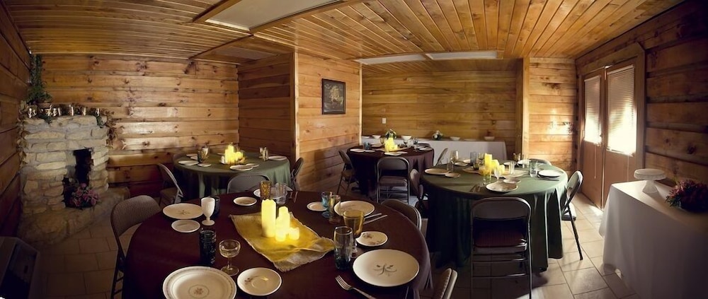 Black Bear Lodge Motel