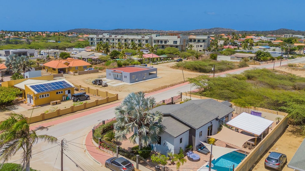 3br2ba Great Location Private Pool Amenities