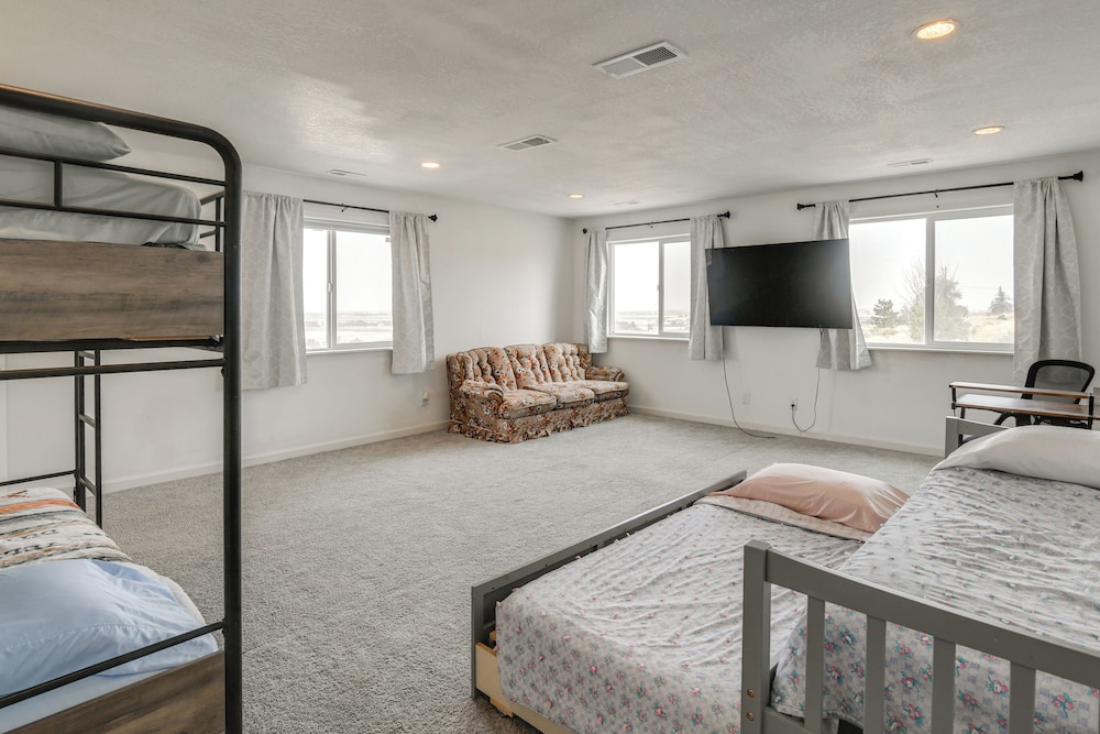 Balcony & Stunning Views: Airy Apt in Idaho Falls