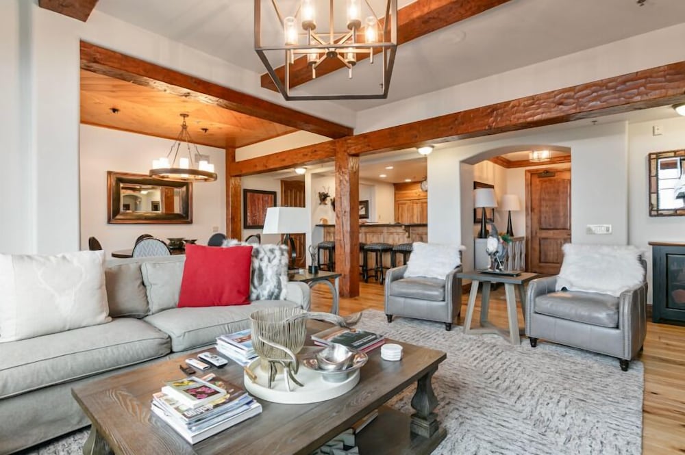 Grand Lodge - 3 Bedroom Deluxe #407 - Ski-in/out 3 Condo