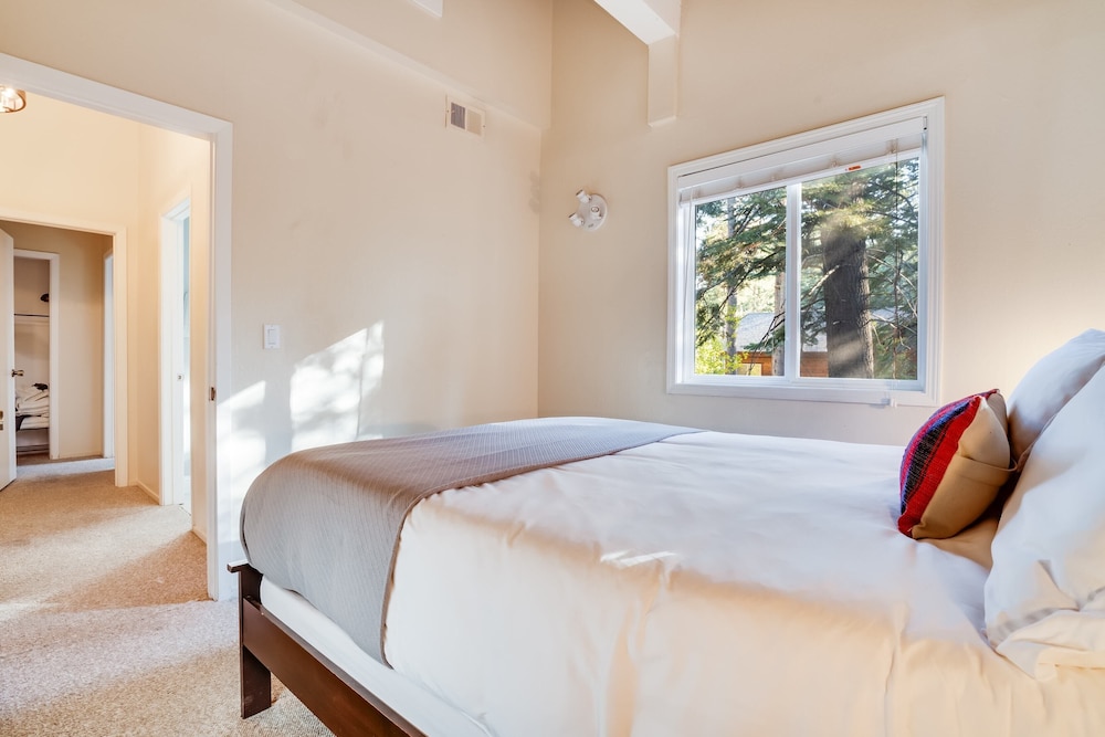 Homewood by Avantstay Amazing Family Cabin w/ Hot Tub & Sauna view 3
