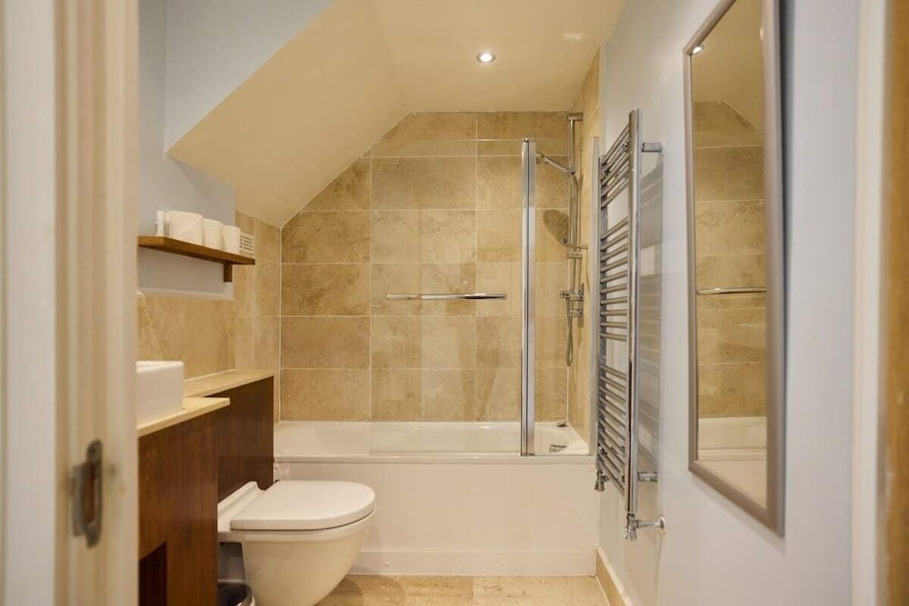 The Queen's Park Getaway - Adorable 2bdr Flat With Terrace