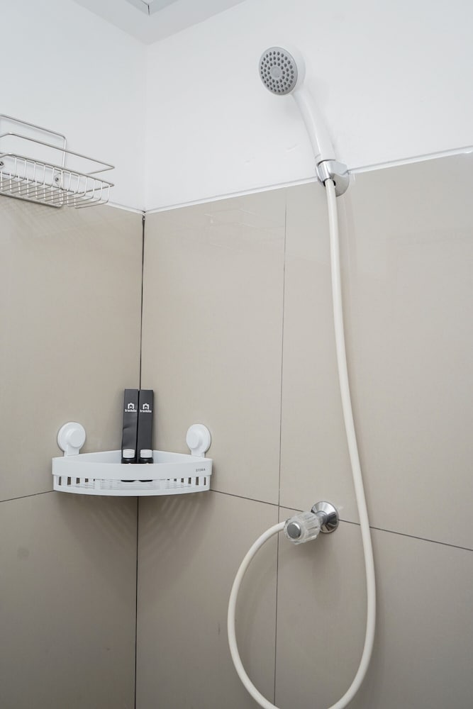 Brand New And Comfy Studio Baileys Apartment view 5