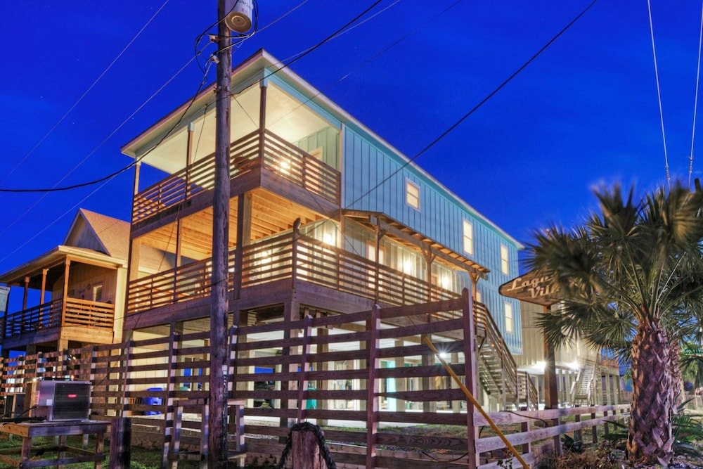 Sleeps 31 2 Homes w/ Boat Dock + Waterfront Pool Laguna Village Getaway
