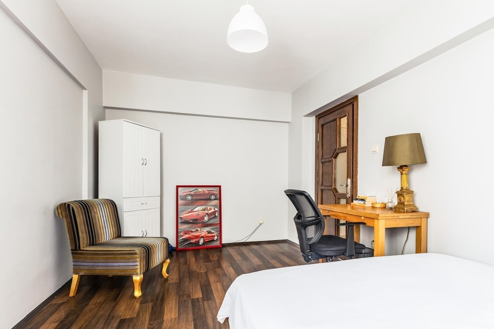 Chic Luminous Flat in Uskudar