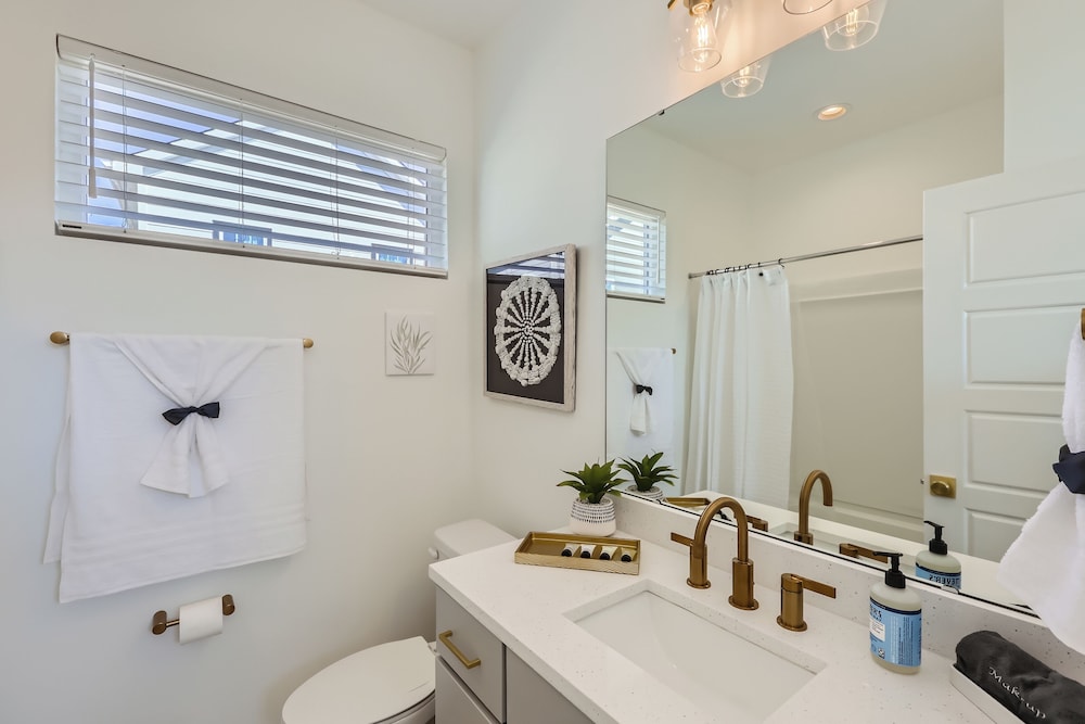 New Modern Durham 2 Br Retreat + Rooftop Deck view 5
