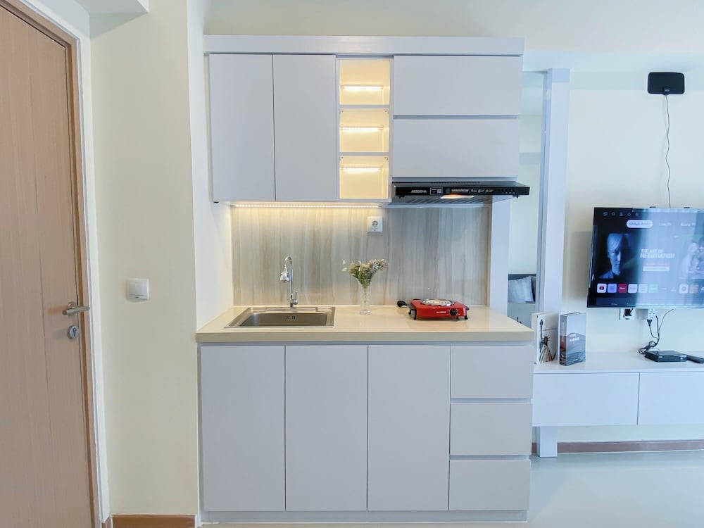 Minimalist Tidy 2Br At Meikarta Apartment