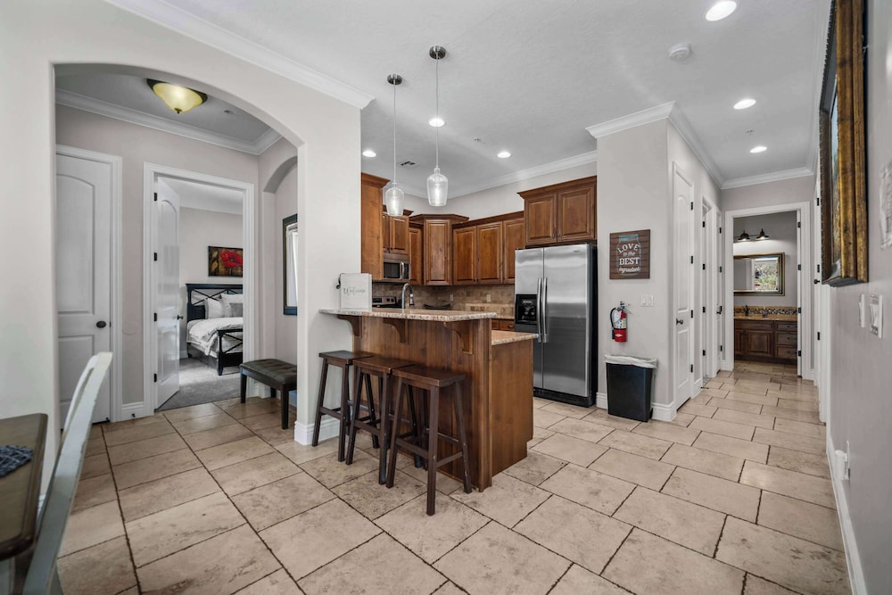 Pool Paradise for Families - Condo for 12 w/ Resort-style Amenities