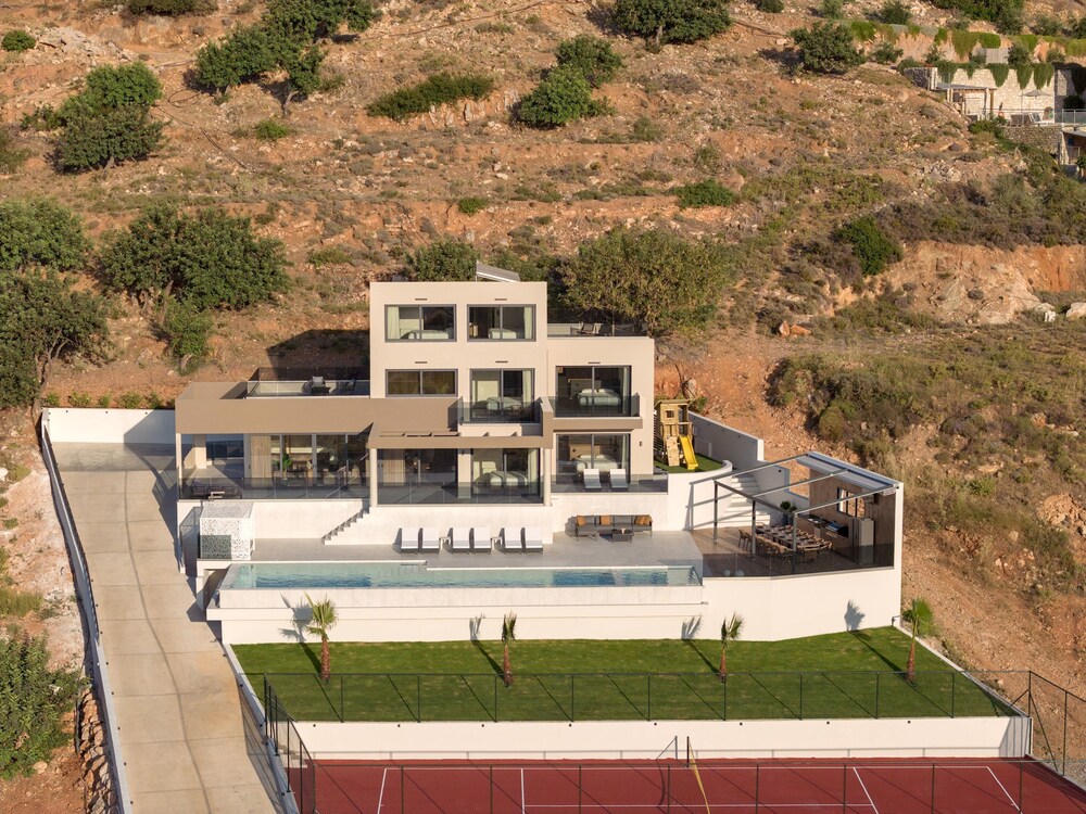 Luxurious Villa Dias With Tennis Court by Estia