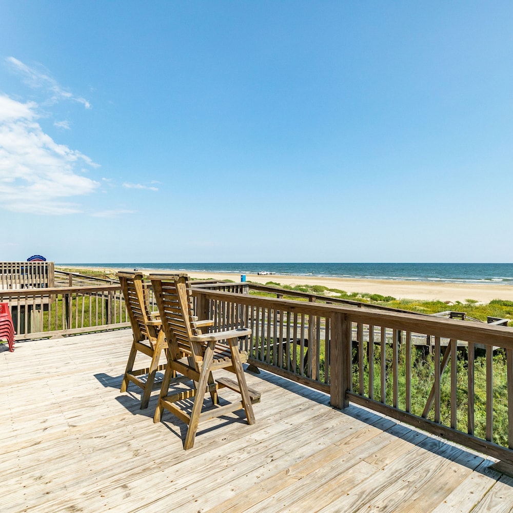 Superb Home With Private Walkover Unobstructed Views view 4