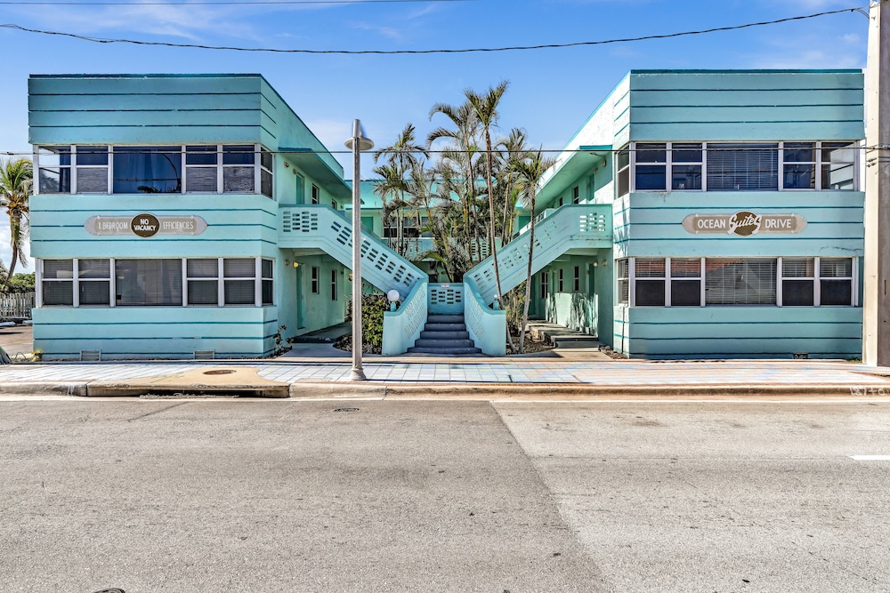 Hotel Coastal Sunset - Image 1