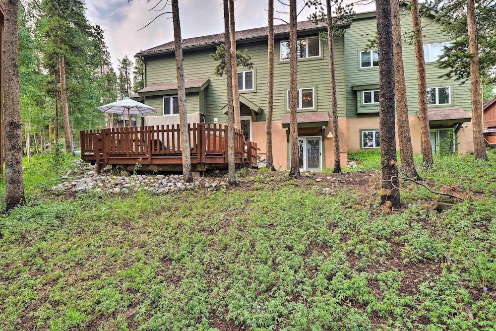 Spacious Breck Gem w/ Hot Tub: Walk to Ski Shuttle view 5