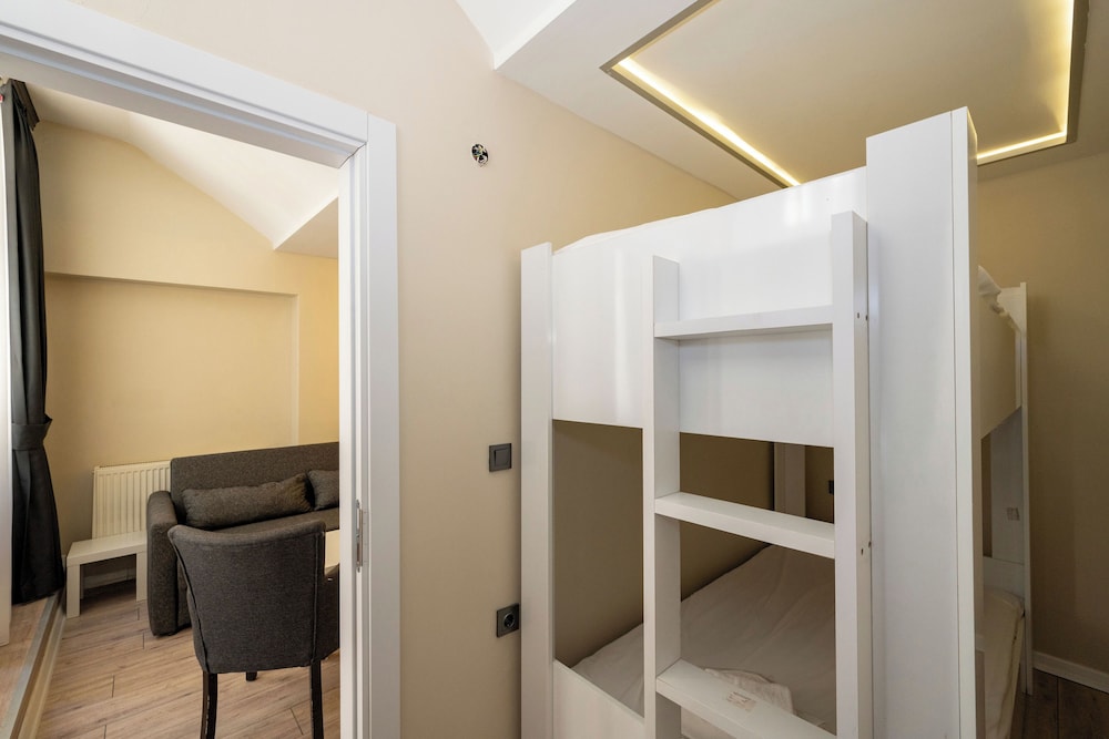 Aiza Suites - Image 17