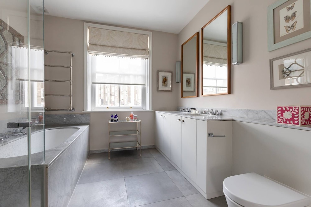 Clarendon Street by Onefinestay