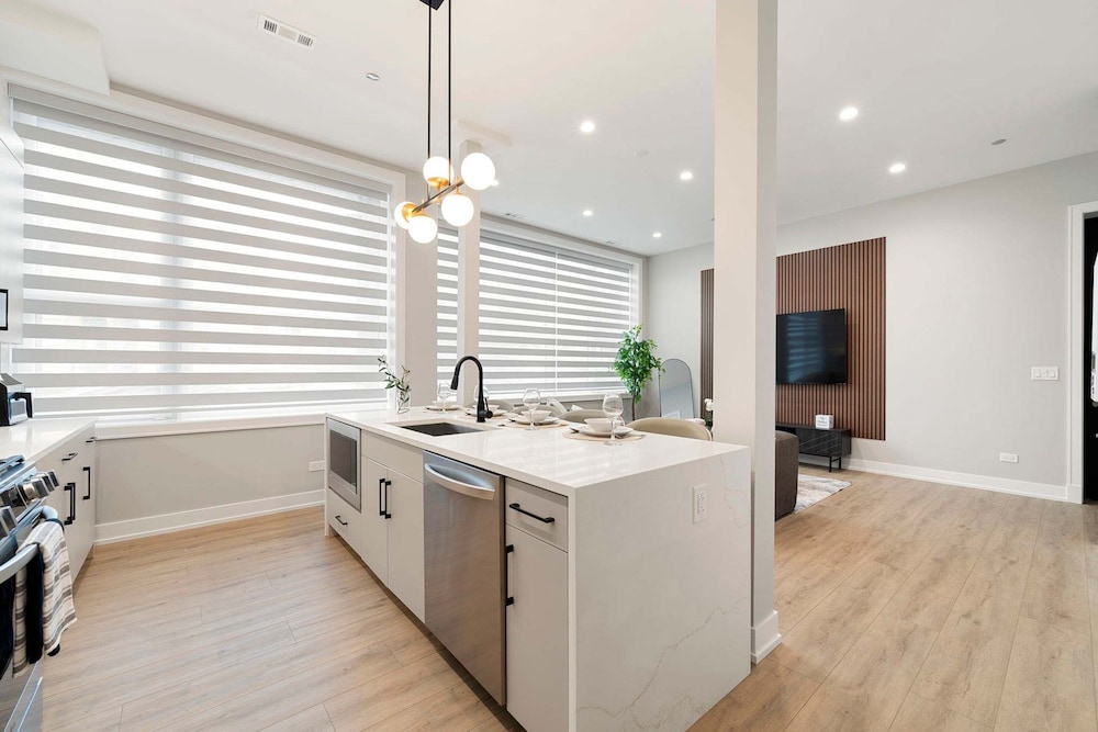 Spacious Bright Modern New Unit in Tri Taylor