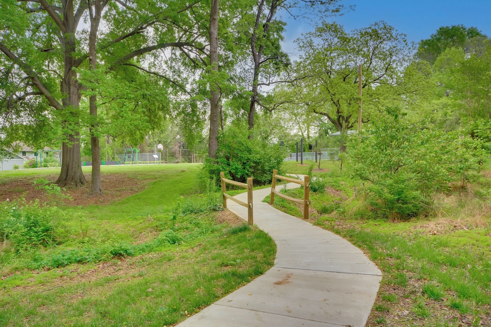 2 Mi to Downtown: Greensboro Home By Park!