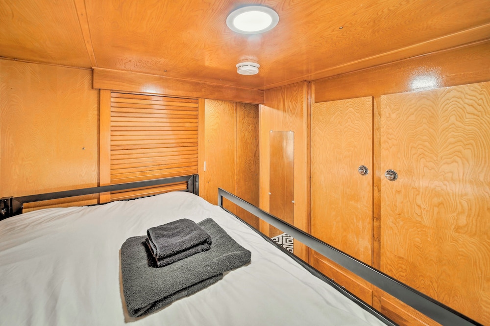 Payson Vacations - Waterfront Payson Escape w/ Private Hot Tub  Deck - Property Image 3