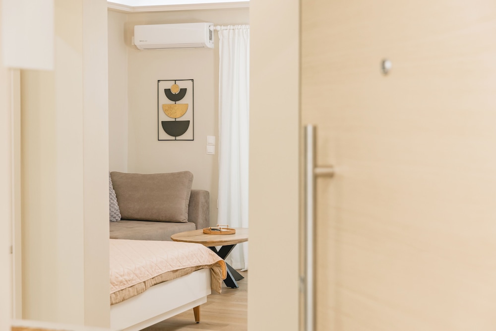 Plantaea Studio - Athens Escape